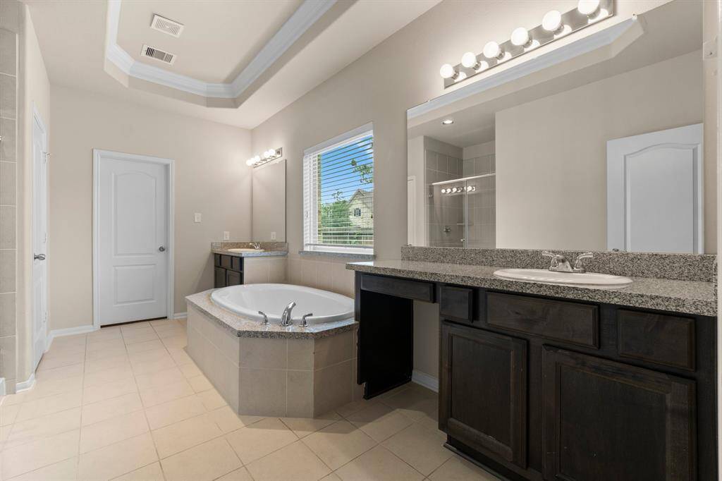 En-suite bathroom