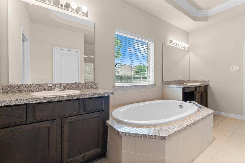 En-suite bathroom