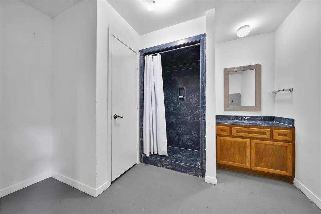 Workshop Bathroom