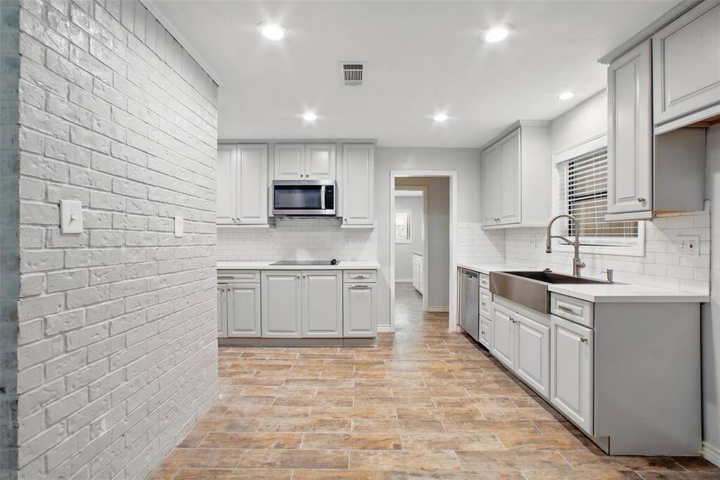 This beautifully appointed kitchen delivers on every detail, from upgraded lighting to stylish finishes that elevate the heart of the home. The effortless flow to the home's main areas make it easy to cook while entertaining.