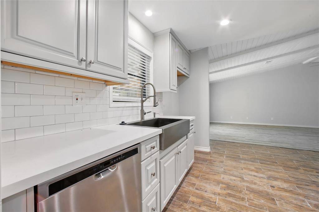 Anchored by a sleek quartz countertop and farm-style sink, this kitchen is the perfect backdrop for meal prep, morning coffee, and everything in between.