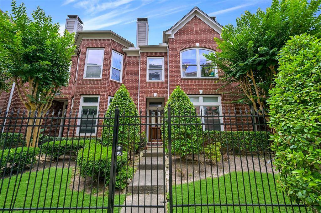 Roof Replaced 09/2023! Beautiful Curb appeal! Fantastic location! Walk to La Griglia, Whole Foods, great shopping at your fingertips!