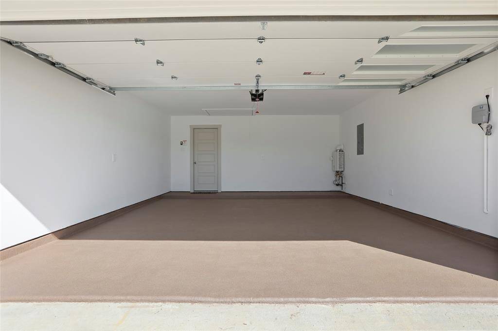 Stained concrete in brand new garage, just for you!