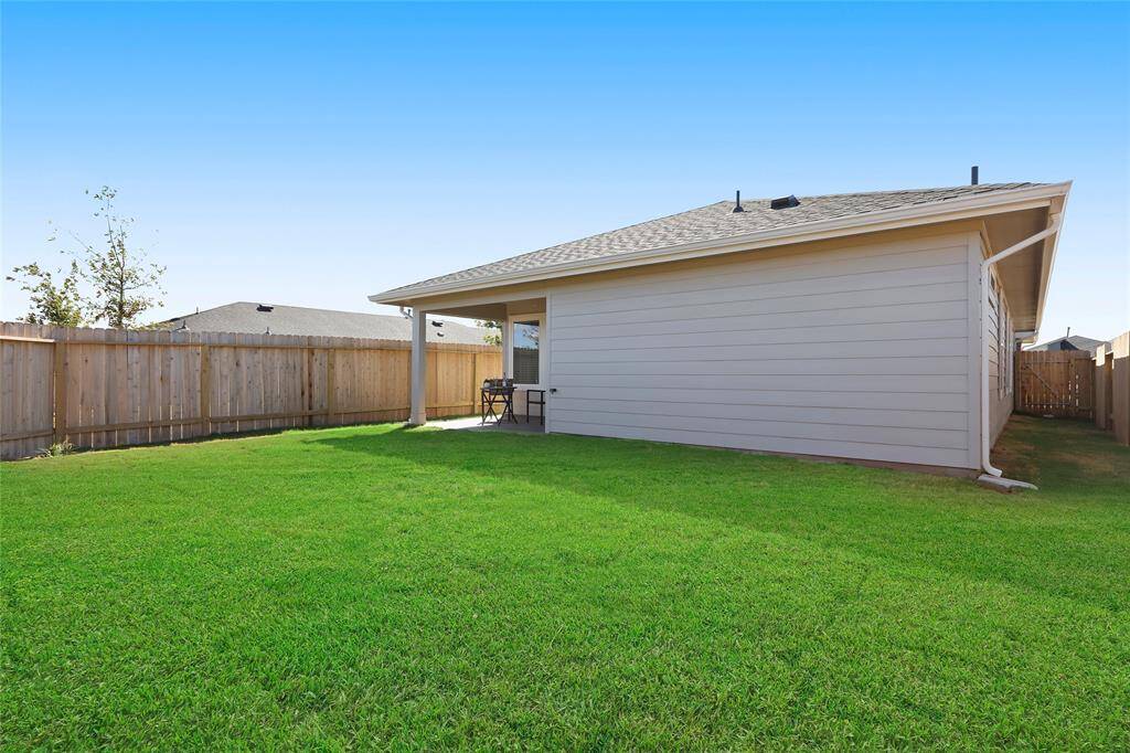 Seizable back yard offers private back porch and great views!