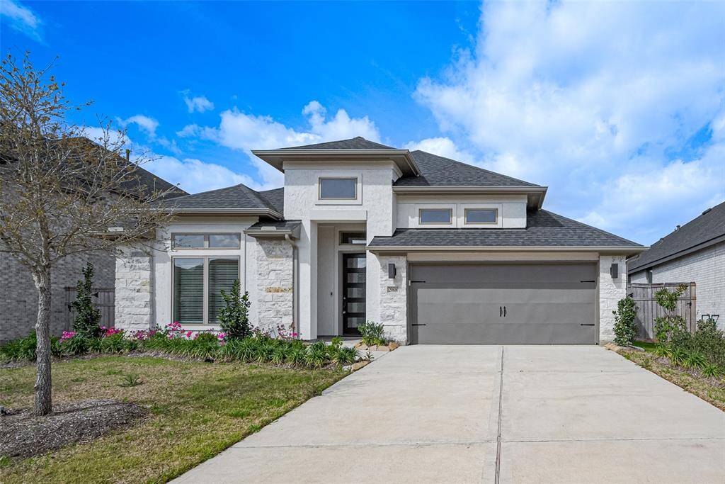 One-story Perry Homes with great curb appeal