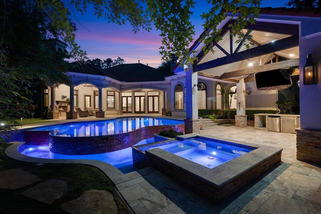 Plenty of space for al fresco dining and relaxing both covered or under the sun. Large outdoor kitchen area!