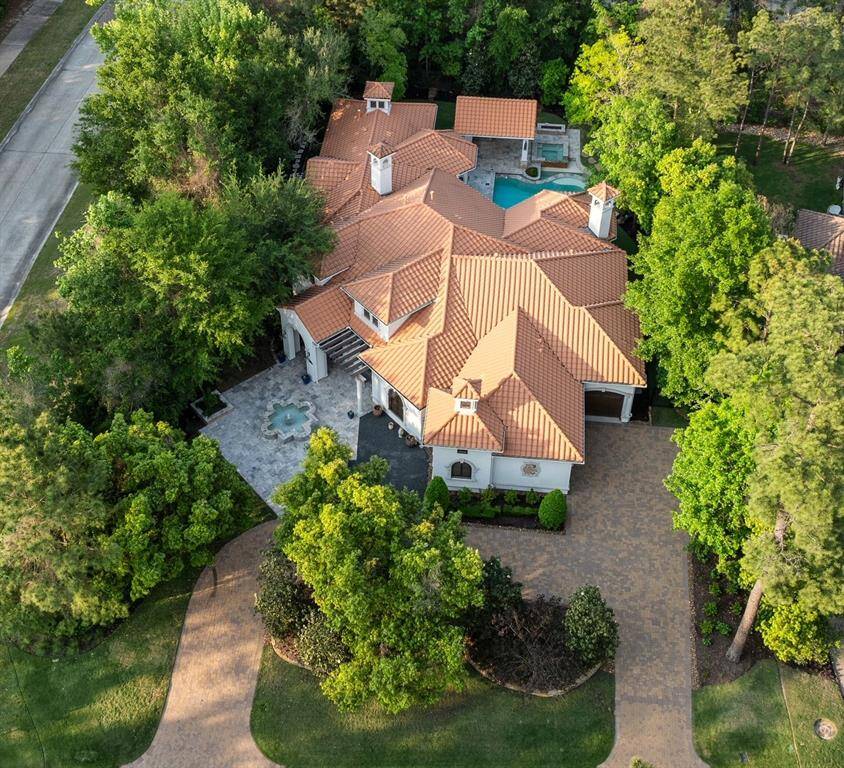 Welcome home to 3 Maroon Creek Court ... this one is move in ready and won't last long!