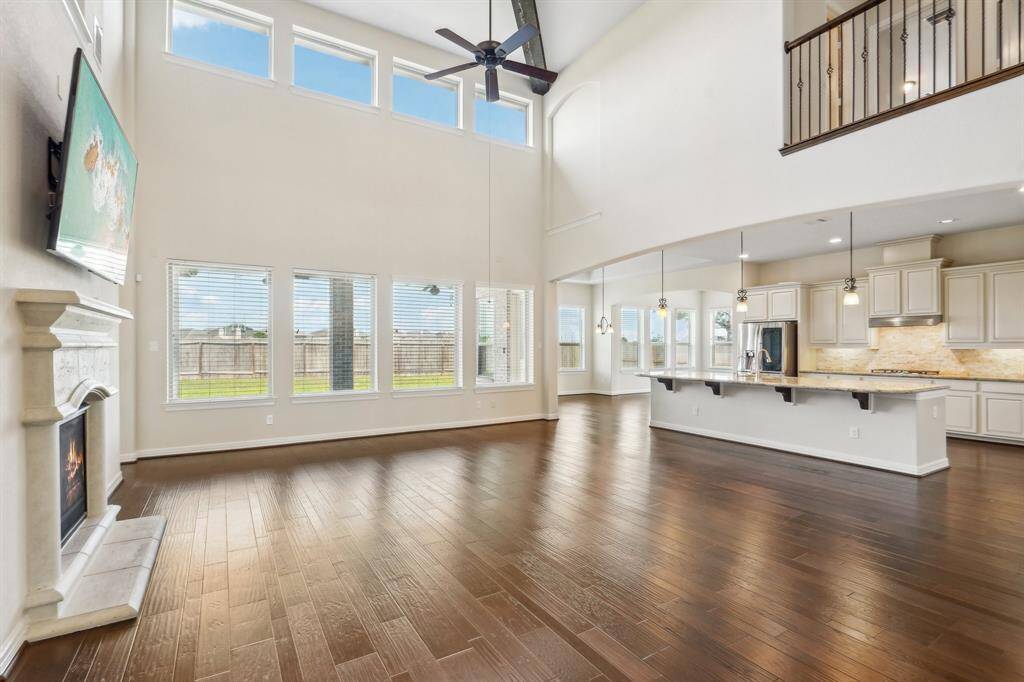 A view of the outdoors from every angle. Space for multiple furniture configurations.