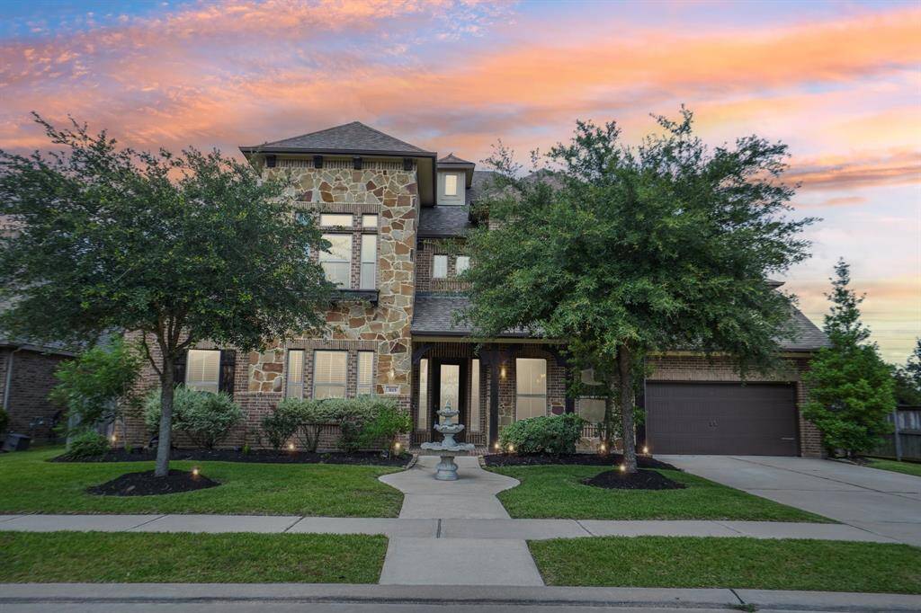 Come home to tranquility in quiet Silver Ranch.