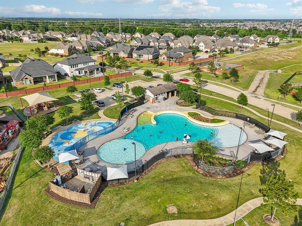 Large pool with splashpad and tanning deks.