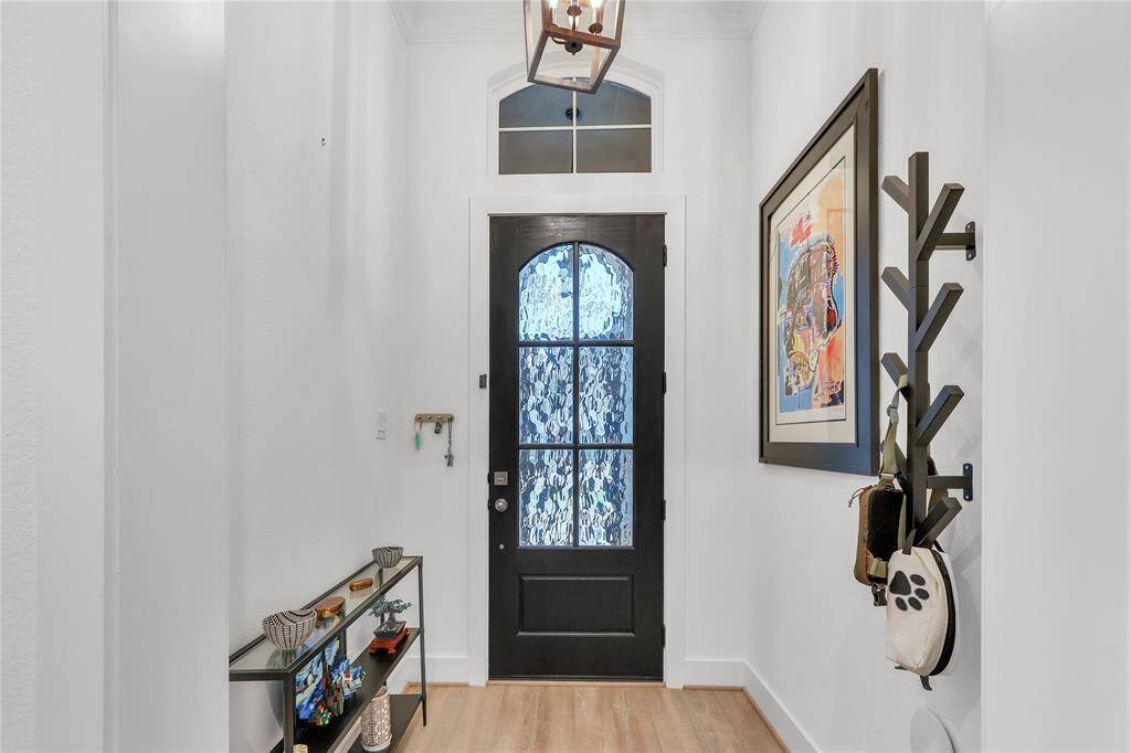 8' entry door with grand Foyer