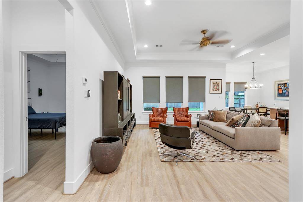 HIGH 10'-11' ceilings throughout.