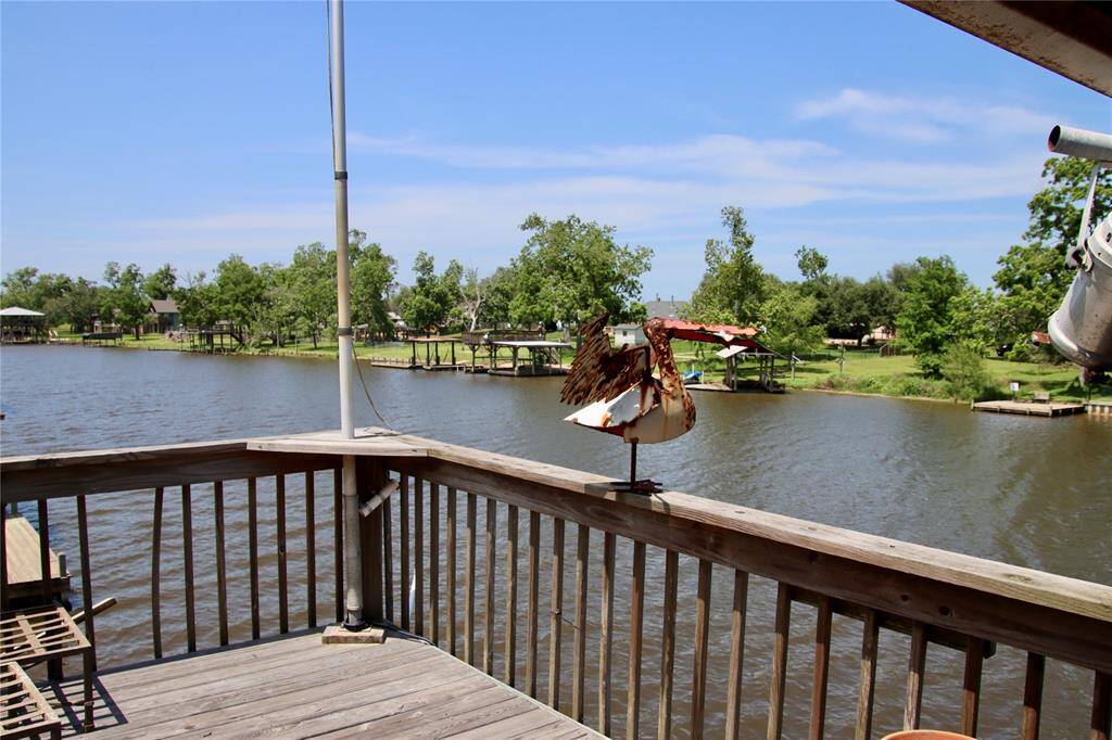 Unwind on the upper deck with panoramic views of the river—complete with a whimsical metal pelican keeping watch.