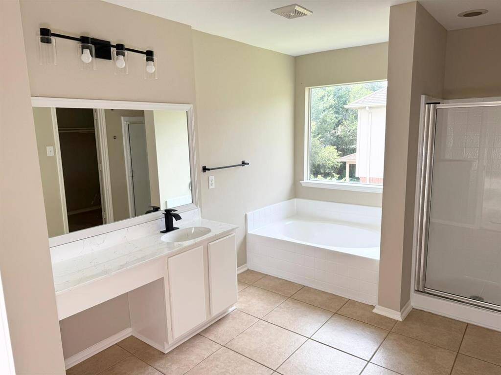 Maste bathroom