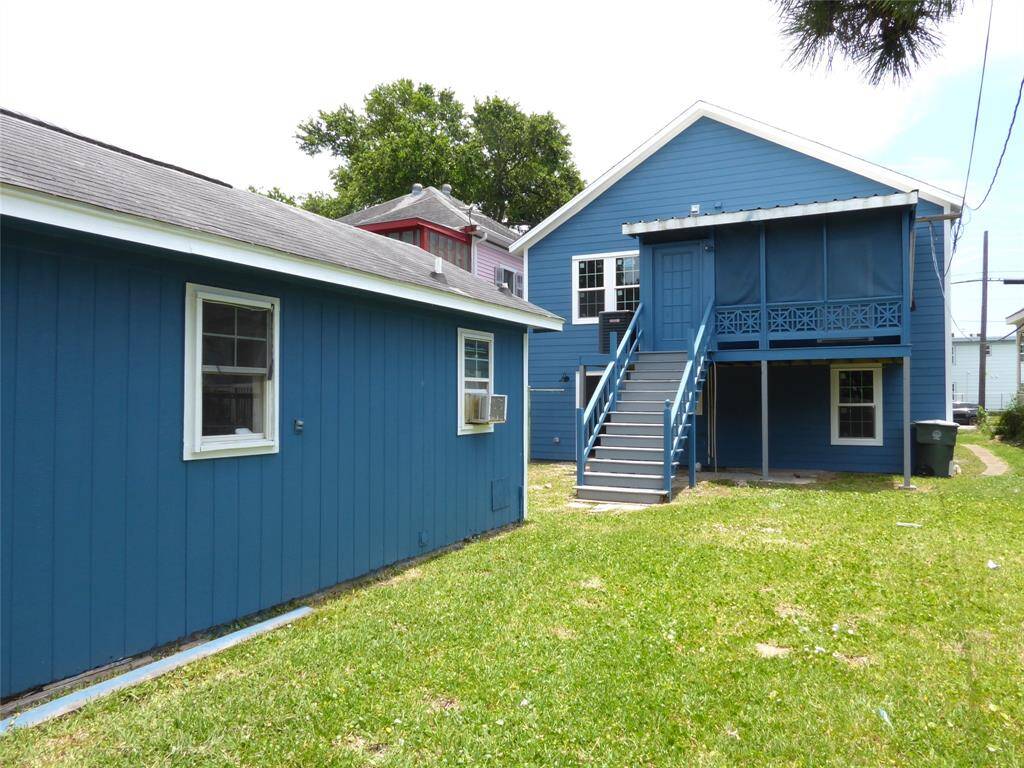 3rd unfinished efficiency Unit behind Home with alley access