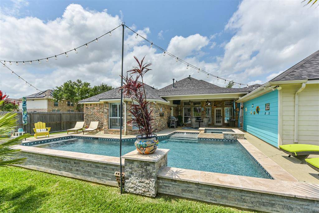 Expansive swimming pool and spa featuring stunning architectural design elements.