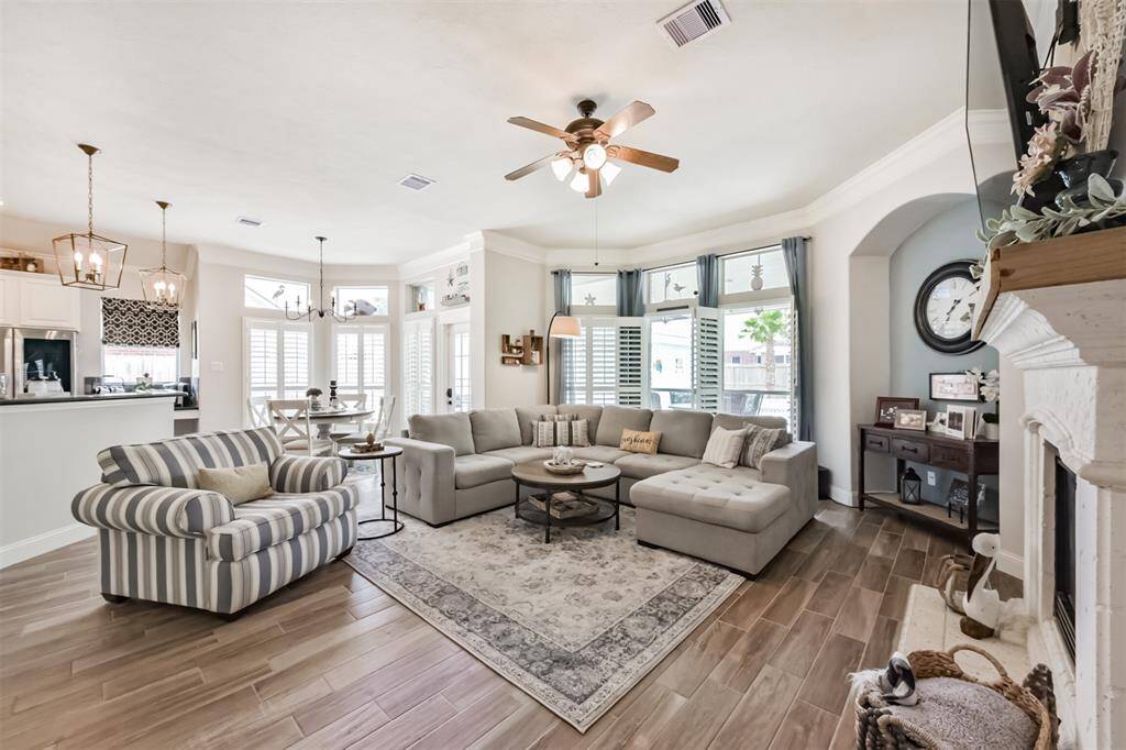Spacious open-concept home featuring a family room with elegant bay windows, seamlessly connected to the breakfast area and kitchen. Highlighted by triple crown molding for a touch of sophistication.