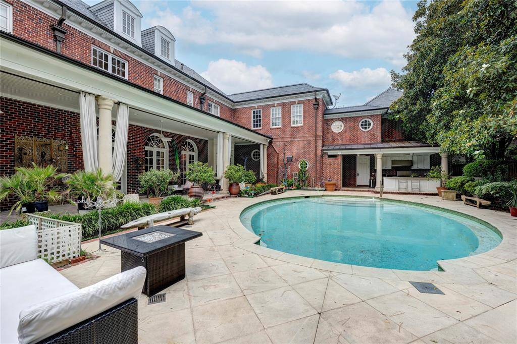 Looking for a home with great outdoor space? This property comes with a luxurious backyard with a full summer kitchen, grill, sink, and bar to make hosting pool parties a cinch.