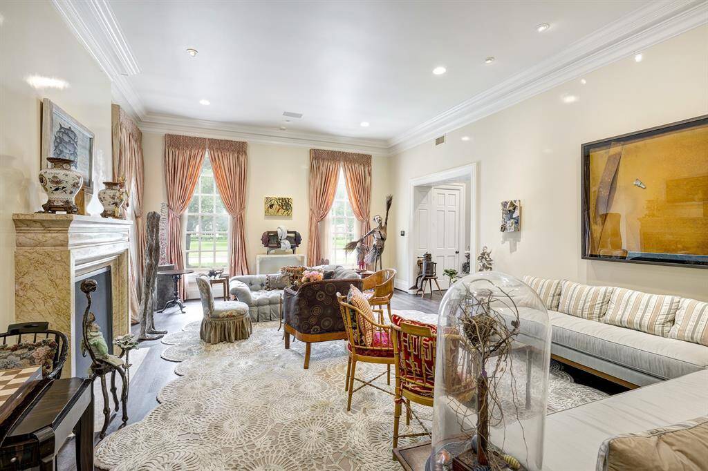 Step into a stunning formal living room that measures 18' x 24', featuring exquisite lacquered walls that elevate the sophistication and charm of the space. This elegant design creates a captivating atmosphere perfect for entertaining guests or enjoying quiet moments.