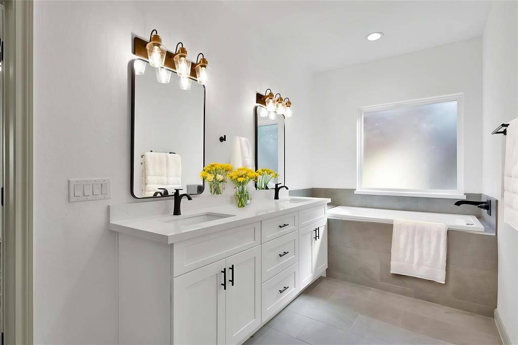 FULL MASTER BATHROOM