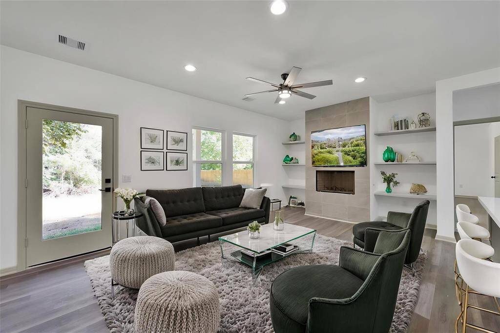 AI STAGED LIVING ROOM
