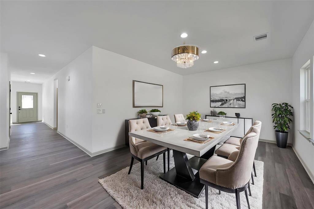 AI STAGED DINING ROOM