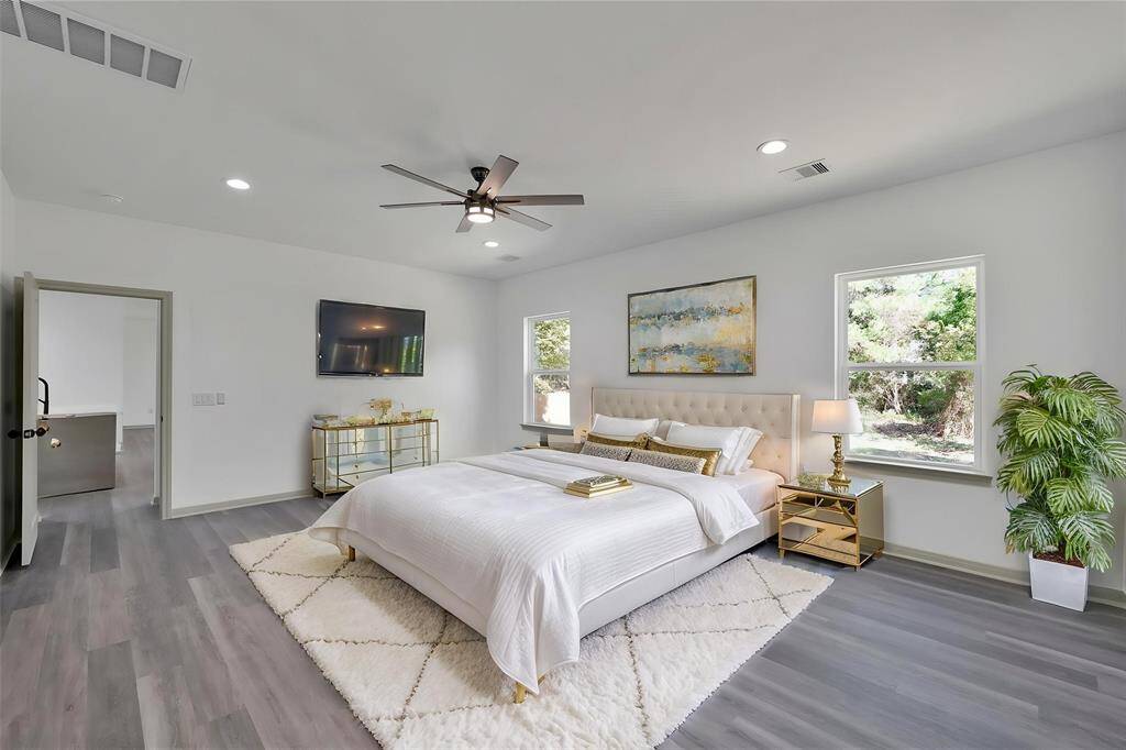 AI STAGED MASTER BEDROOM