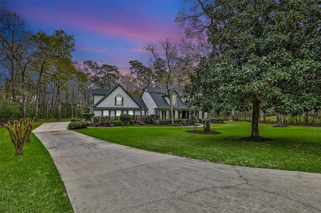 A LOVELY AREA & NEIGHBORHOOD TO CALL HOME... 1.5 +/- Acres ...