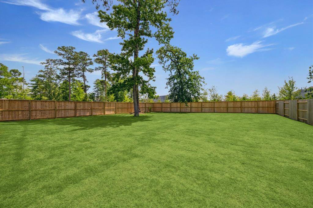 Incredible Backyard spacious enough for Pool, Spa/Hot Tub, playset, vegetable and cut flower gardens, endless possibilties!