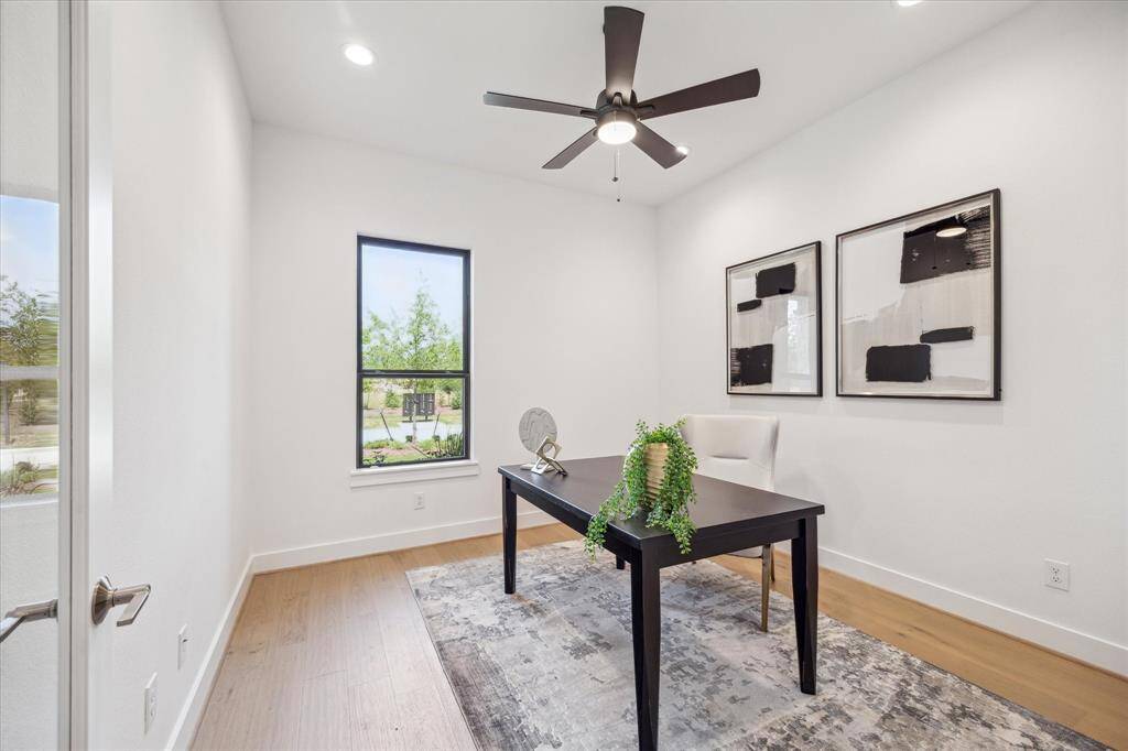 Home Office/Study off Entry
