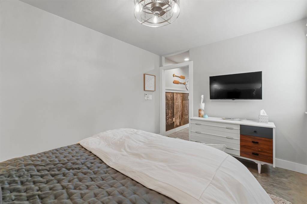 guest quarters bedroom! very spacious.