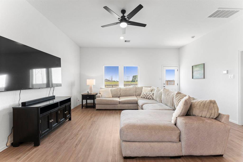 Another view of the specious family room which features an elegant modern ceiling fan!