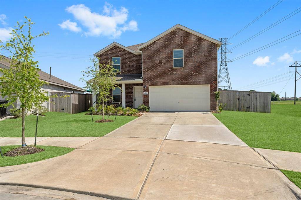 Oversized driveway, perfect for guest parking!