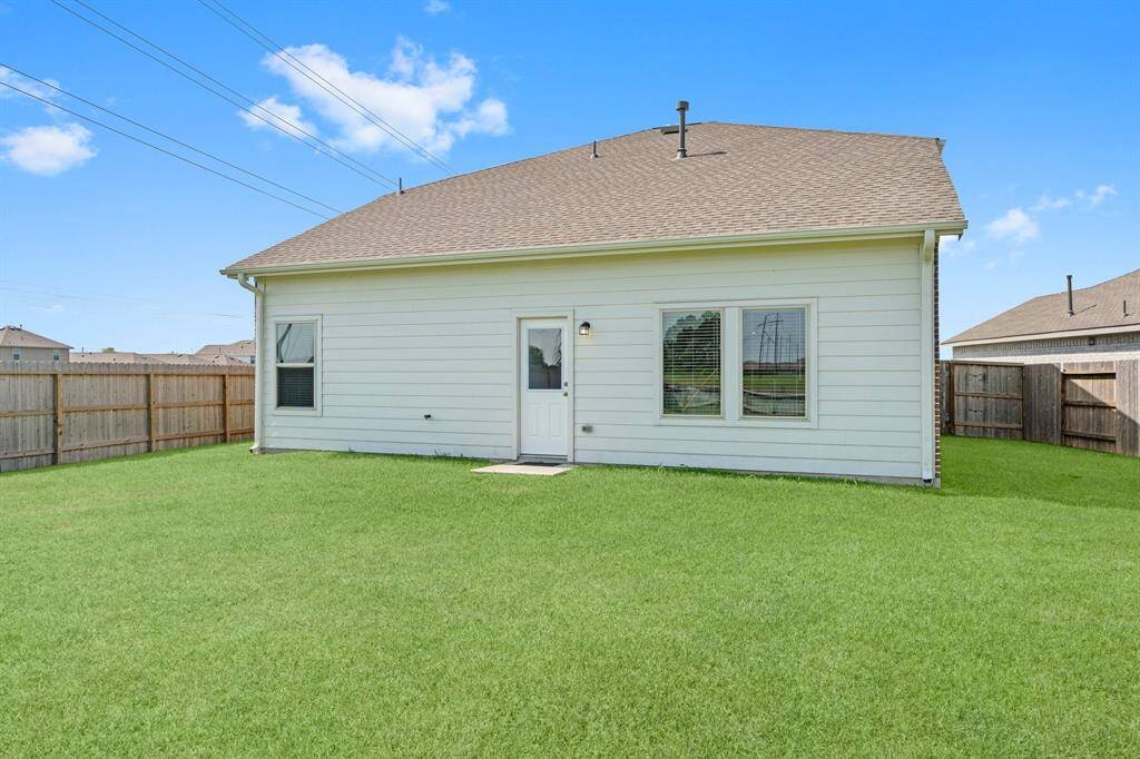 Truly an impressive backyard, perfect for outdoor gatherings!