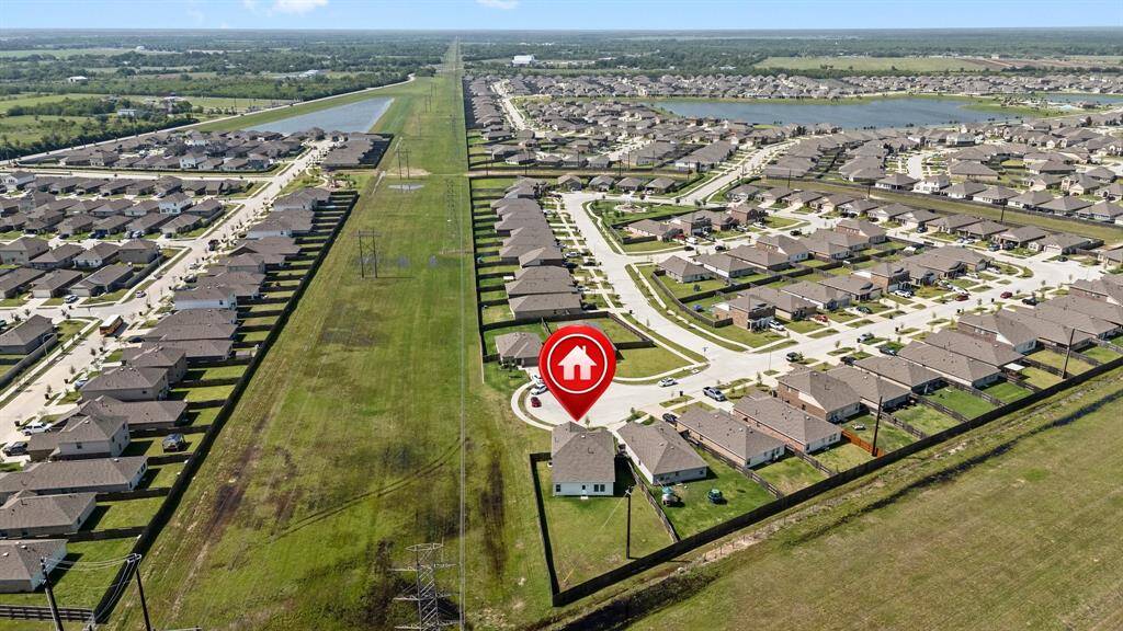 No rear neighbors or no side neighbors, a private oversized lot!