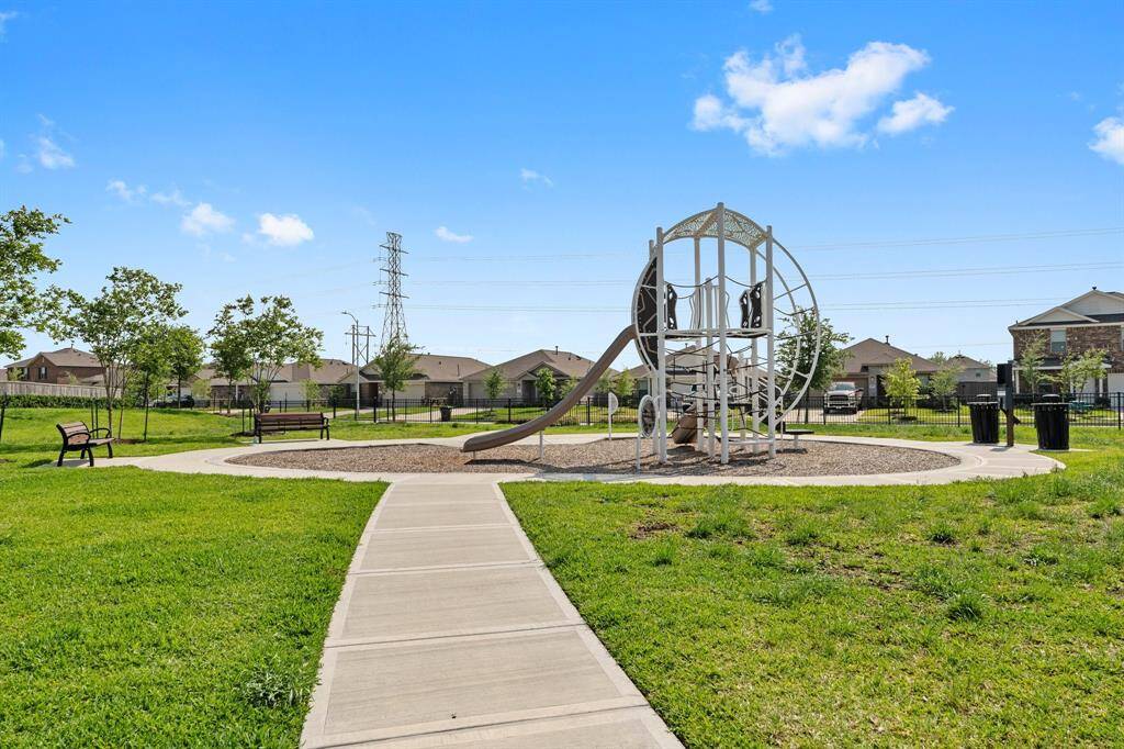 A nice community slide and play set!