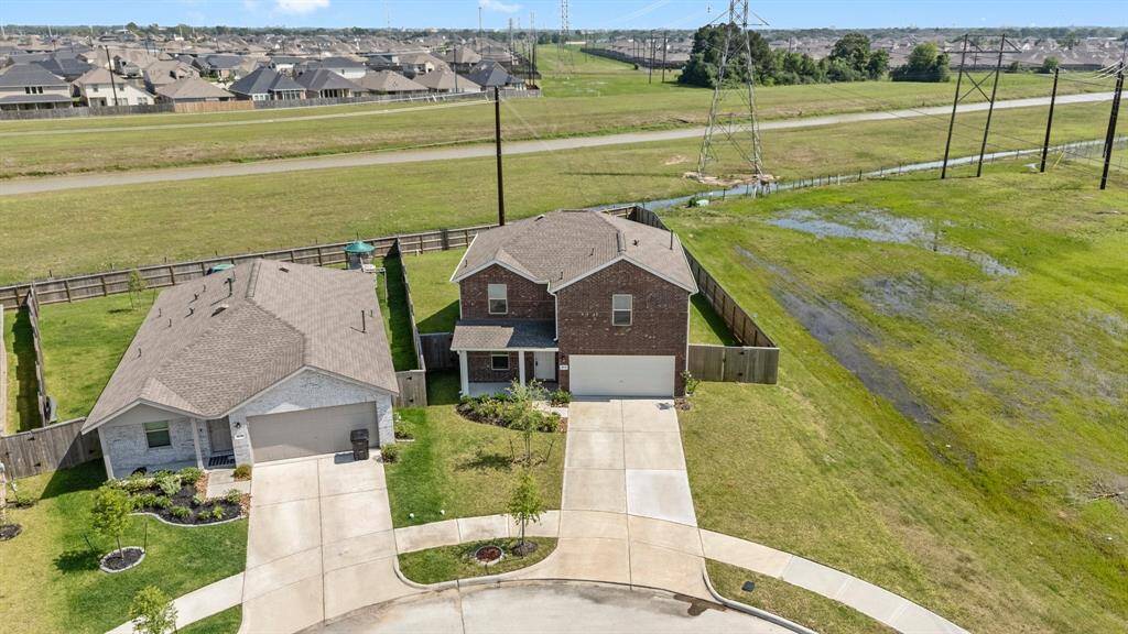 Oversized private lot, very rare!