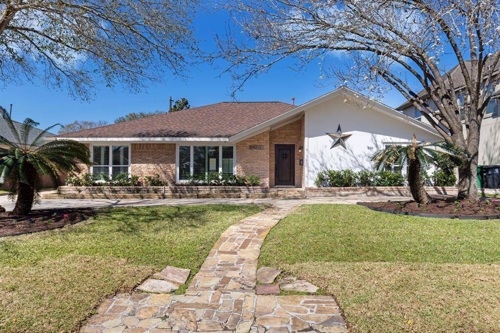 Surrounding the pool decking is green grass for your kids and pets play area. The greenery surrounding the pool area adds a soft, natural touch to the backyard.