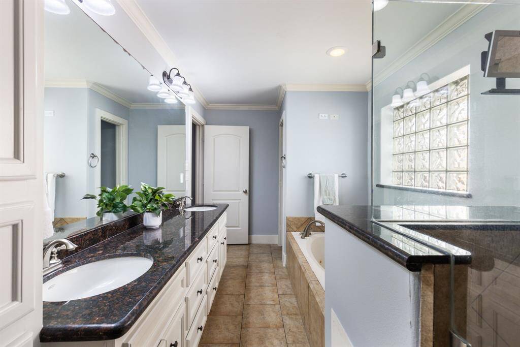 Plenty of storage space to accommodate all of your needs.