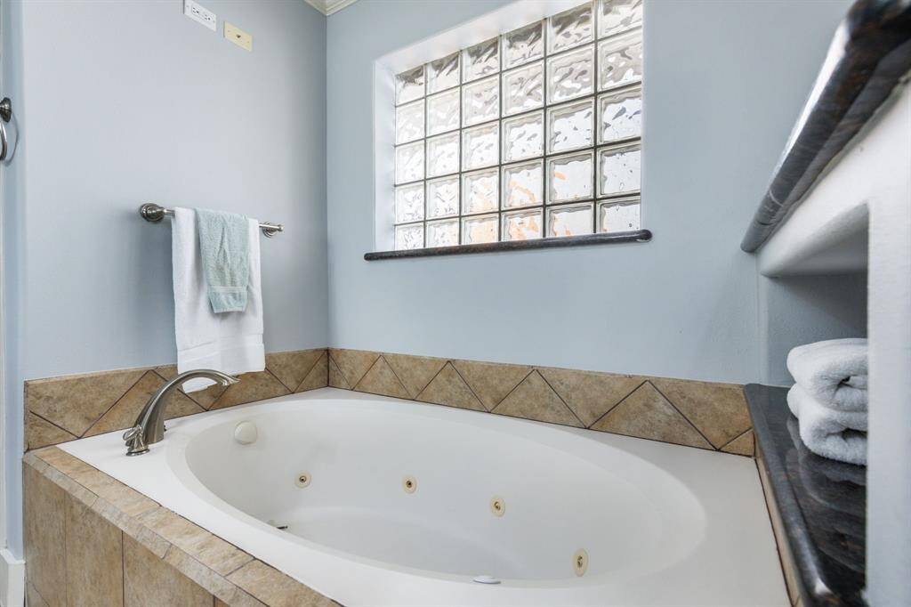 A delightful jet tub, featuring the added convenience of a built-in cubby for your towels.