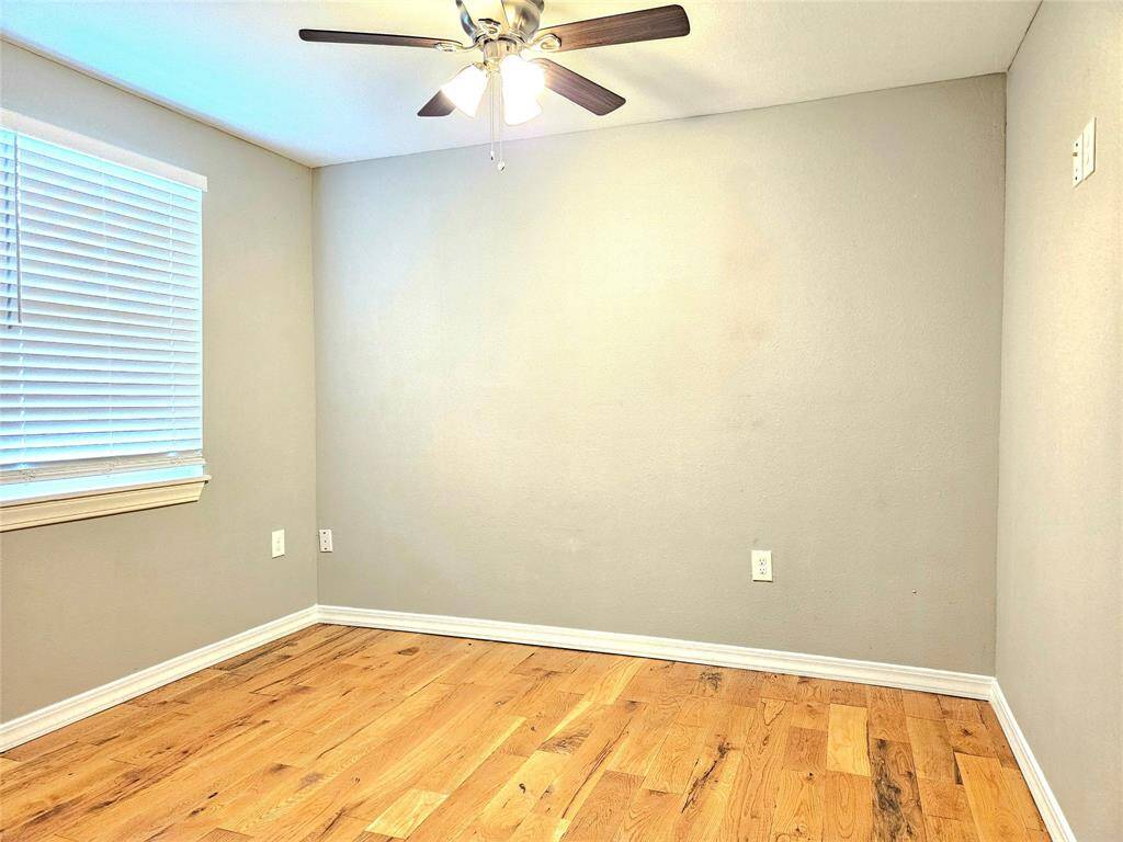 Secondary bedroom
