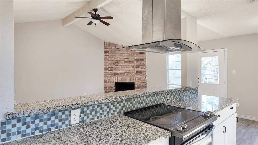 Breakfast - Kitchen - Living Room