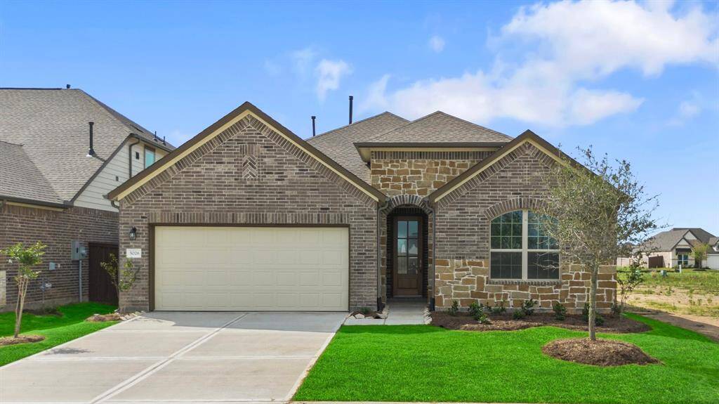 Welcome home to 5026 Waxwing Drive located in the community of Brookwater and zoned to Lamar CISD.