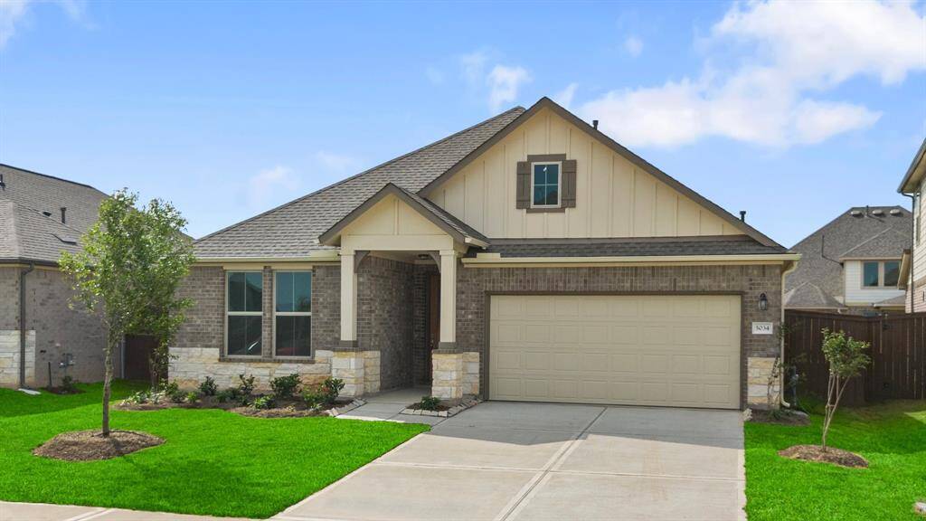 Welcome home to 5034 Waxwing Drive located in the community of Brookwater and zoned to Lamar CISD.