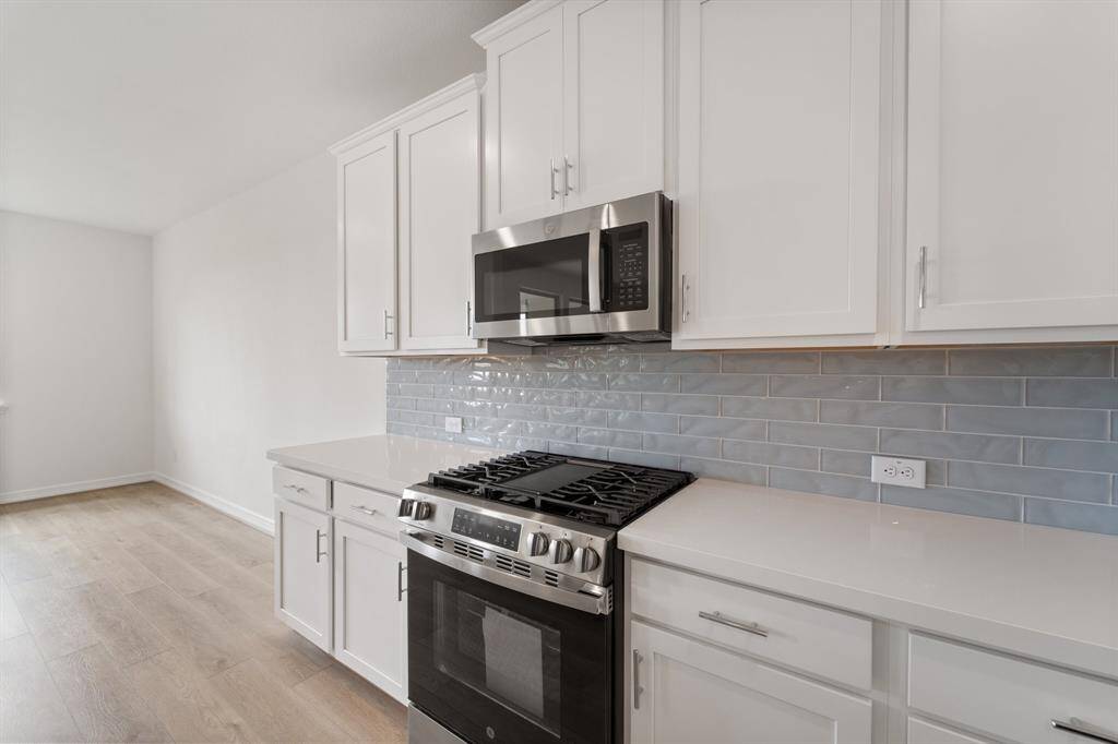 This kitchen is not only a functional space but also has ample storage. Whether you're a seasoned chef or just love to gather and enjoy good food, this kitchen is a dream come true.