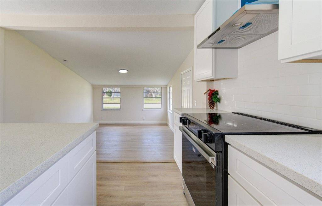 Kitchen/Dining Combo