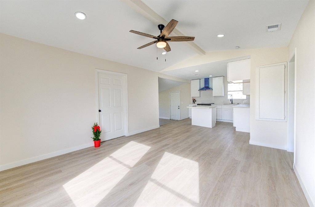 Living Room/ Kitchen Combo