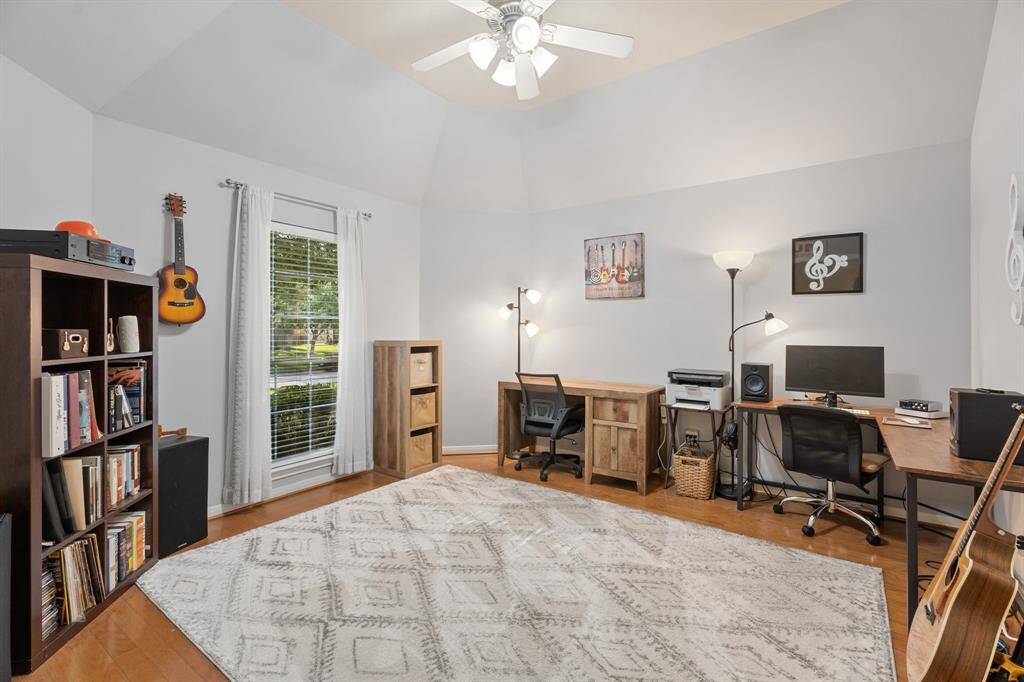 4th Bedroom/Study just off the foyer.