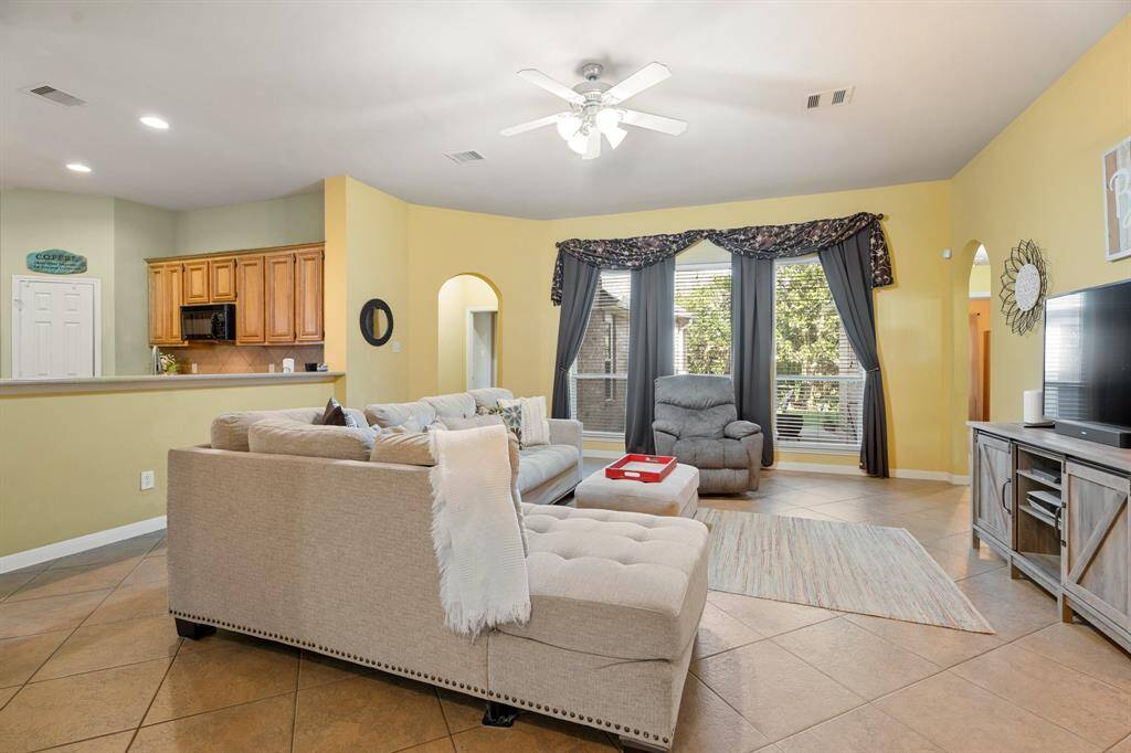 Nice sized living room!
