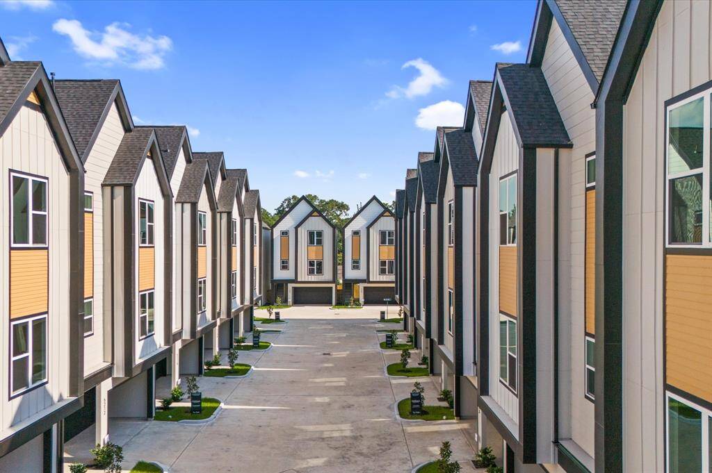 Come in and experience this beautiful enclave known as Pinemont Grove for yourself every Saturday & Sunday, from 12pm-4pm during open house!